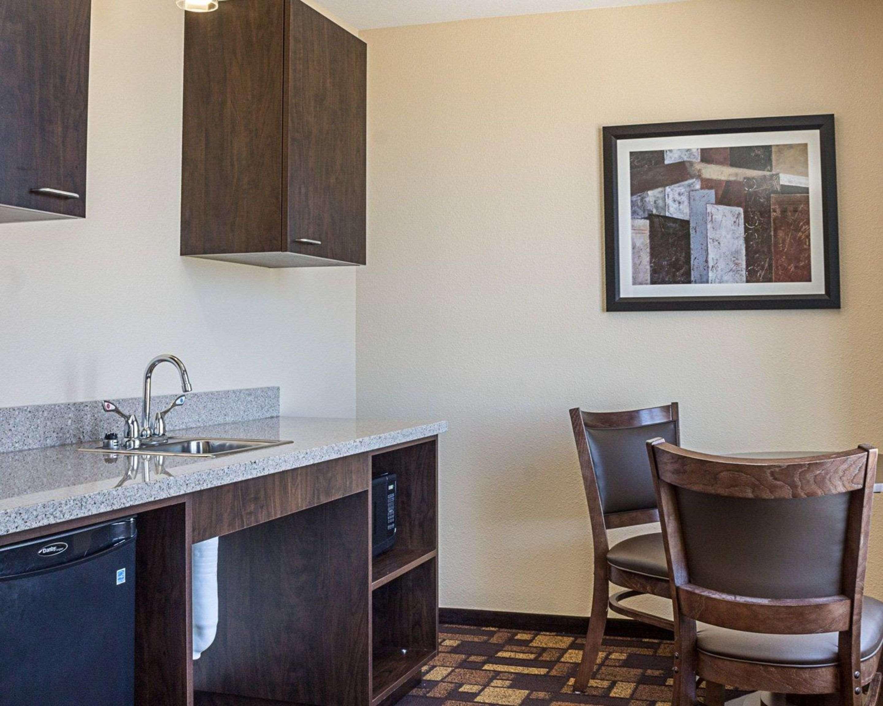 Quality Inn & Suites Minot Ngoại thất bức ảnh