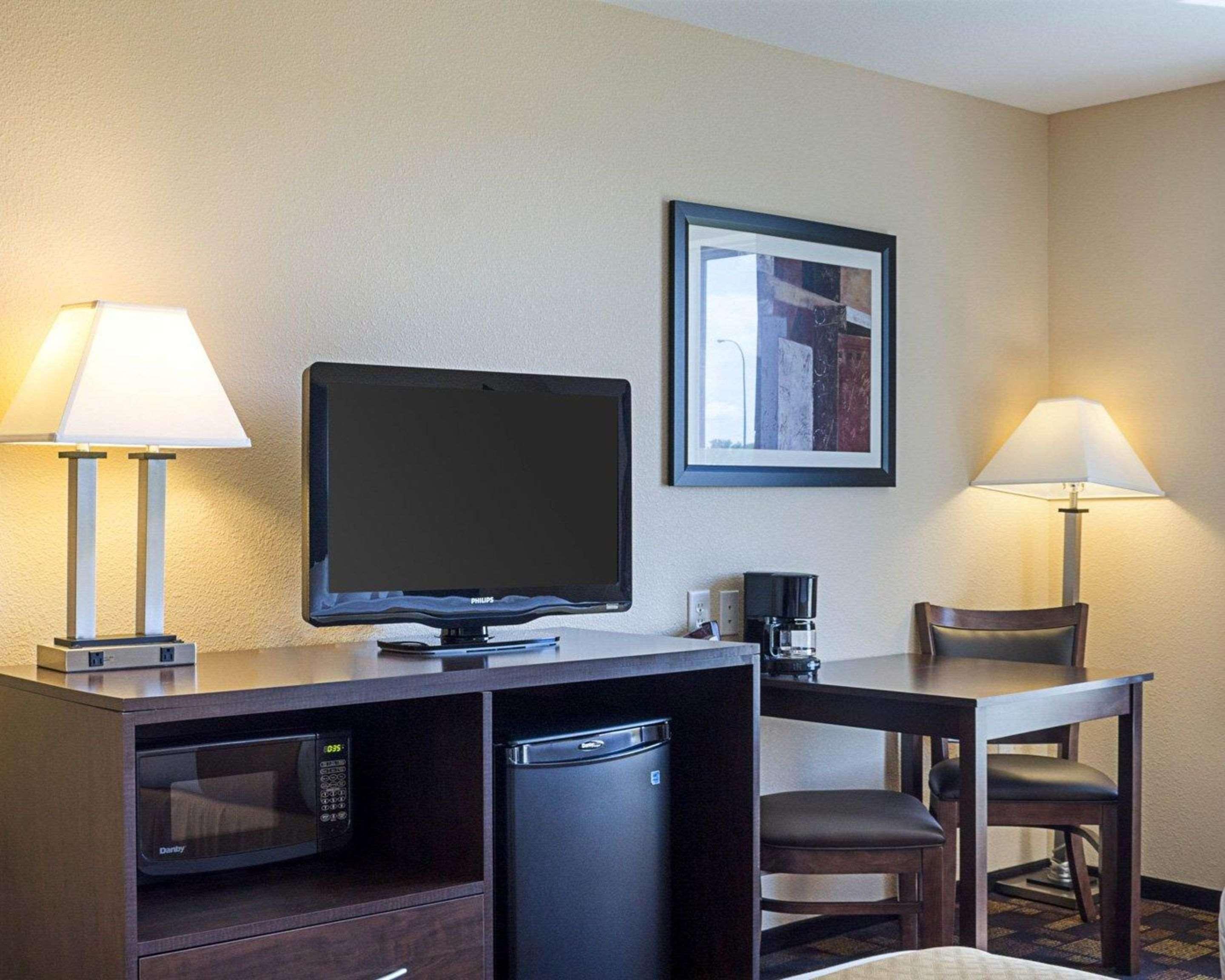 Quality Inn & Suites Minot Ngoại thất bức ảnh