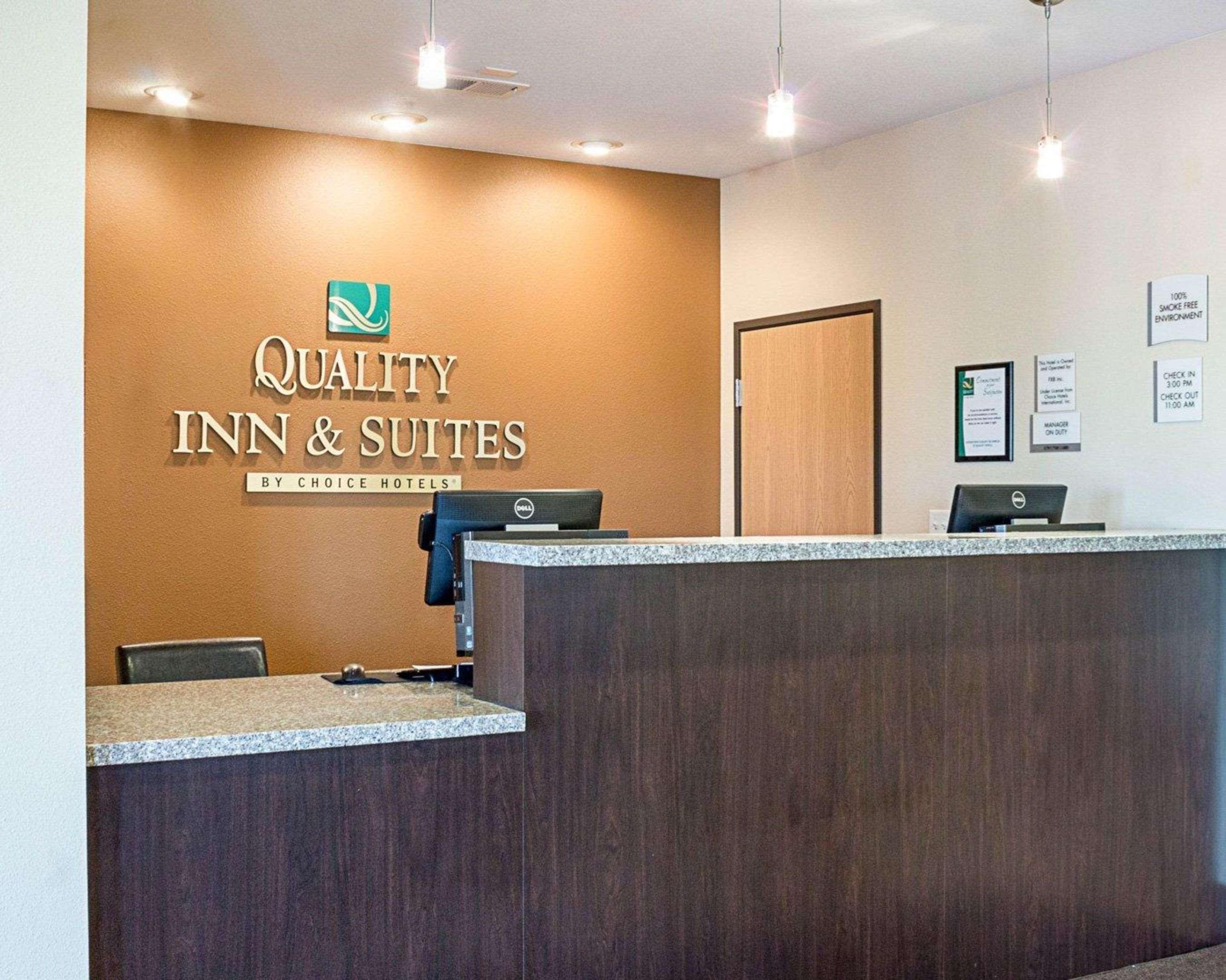 Quality Inn & Suites Minot Ngoại thất bức ảnh