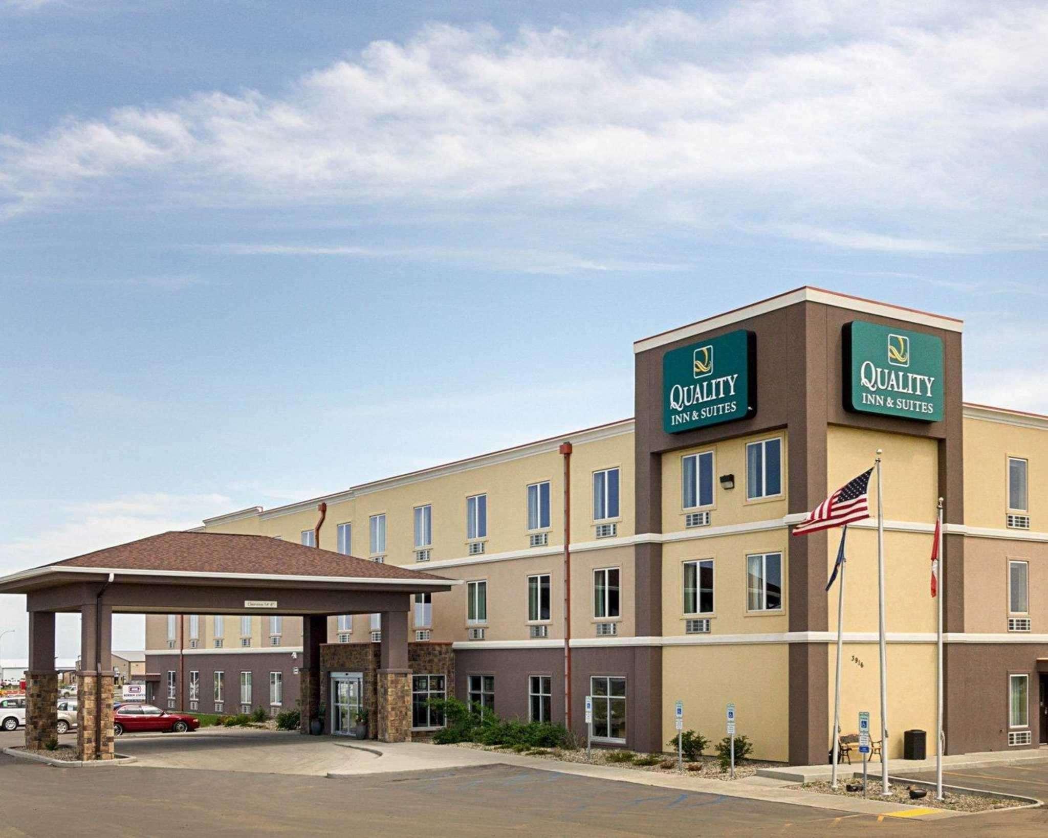Quality Inn & Suites Minot Ngoại thất bức ảnh