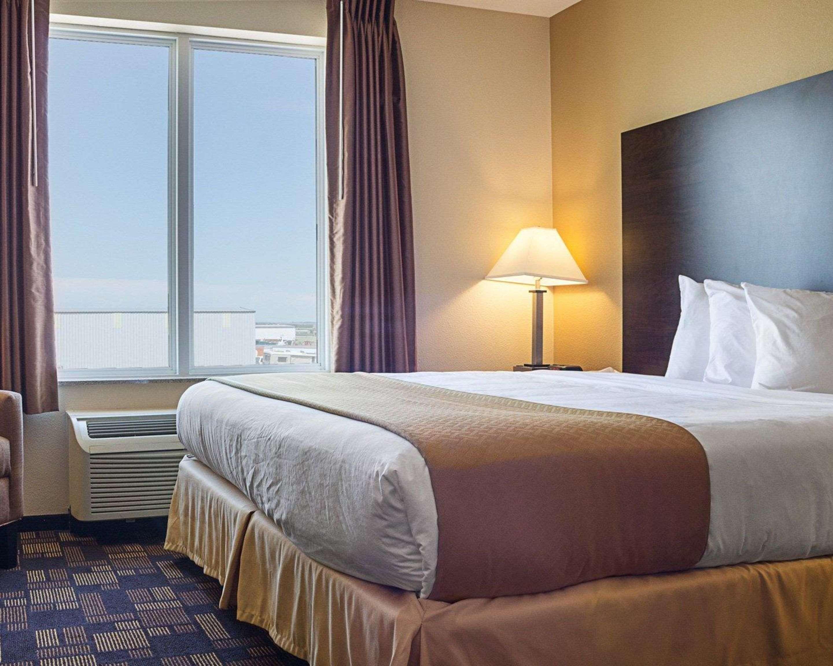 Quality Inn & Suites Minot Ngoại thất bức ảnh