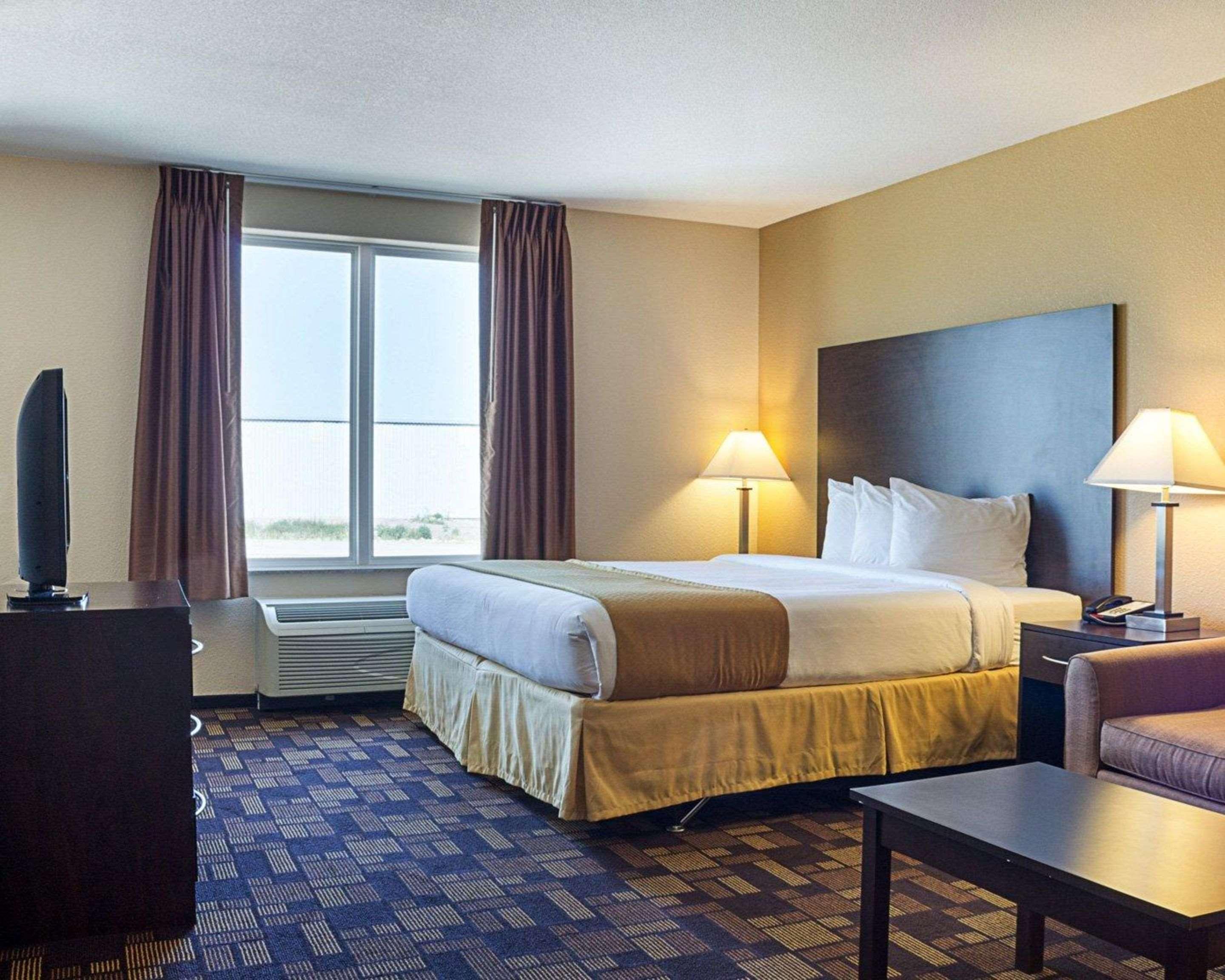 Quality Inn & Suites Minot Ngoại thất bức ảnh