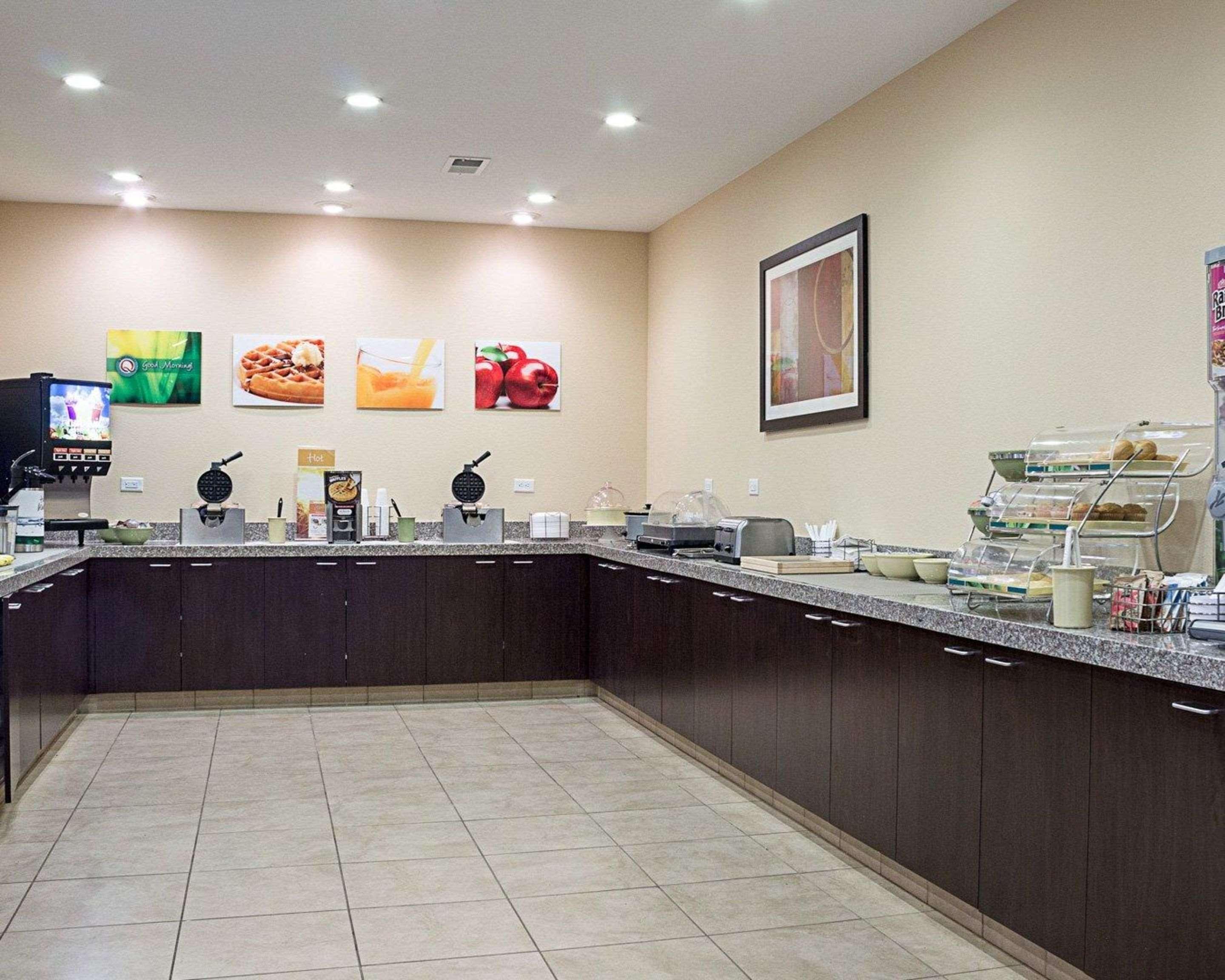 Quality Inn & Suites Minot Ngoại thất bức ảnh