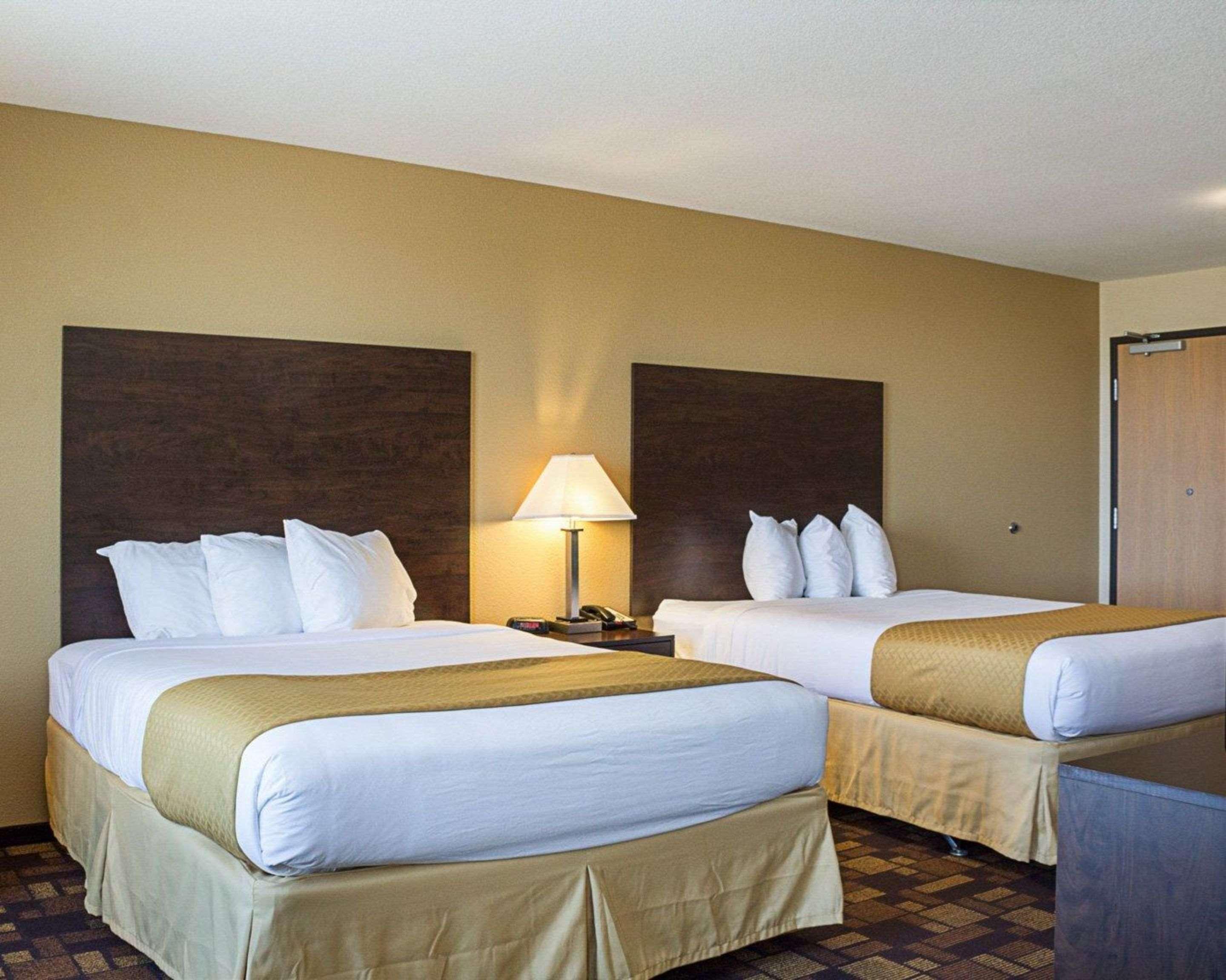 Quality Inn & Suites Minot Ngoại thất bức ảnh