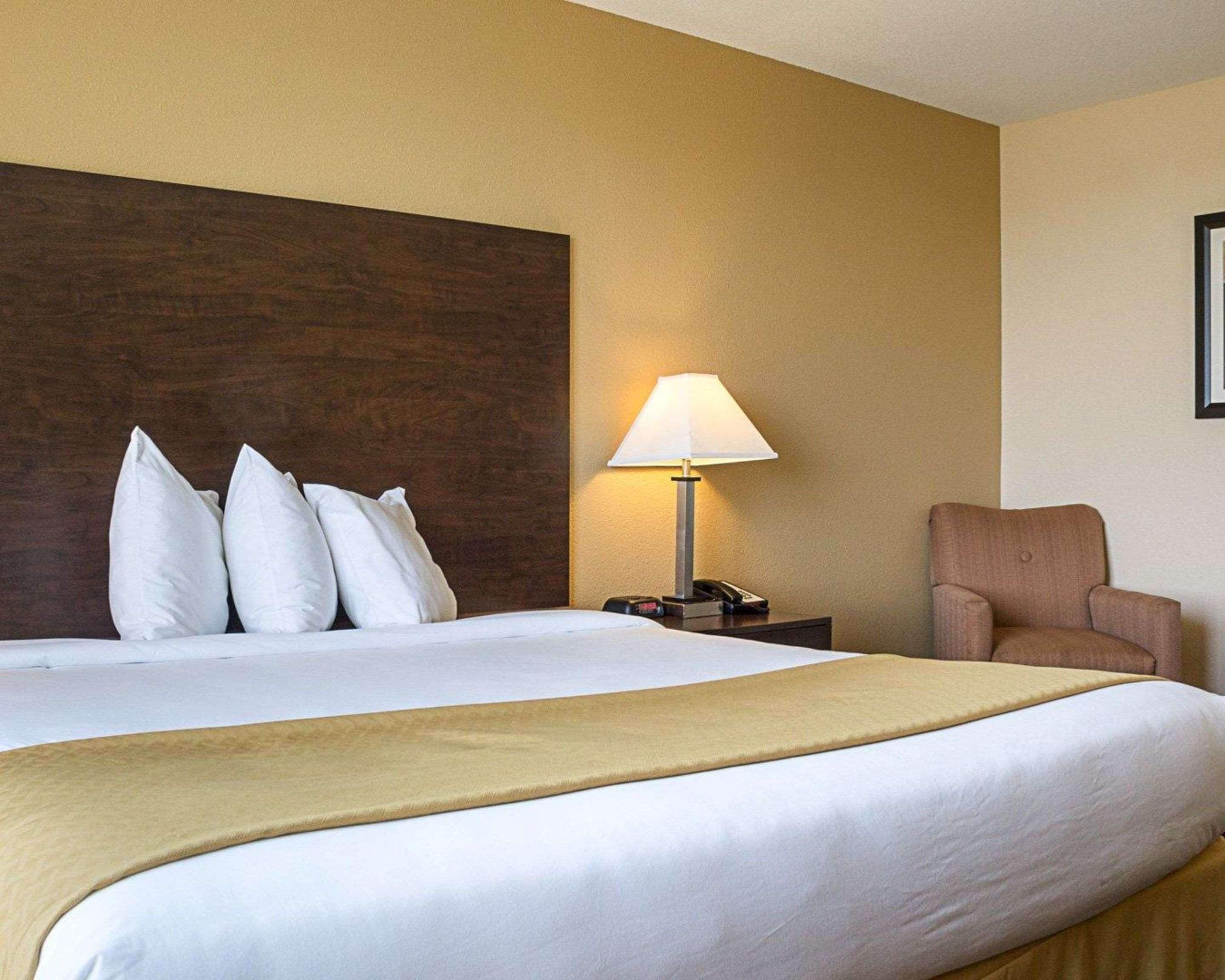Quality Inn & Suites Minot Ngoại thất bức ảnh