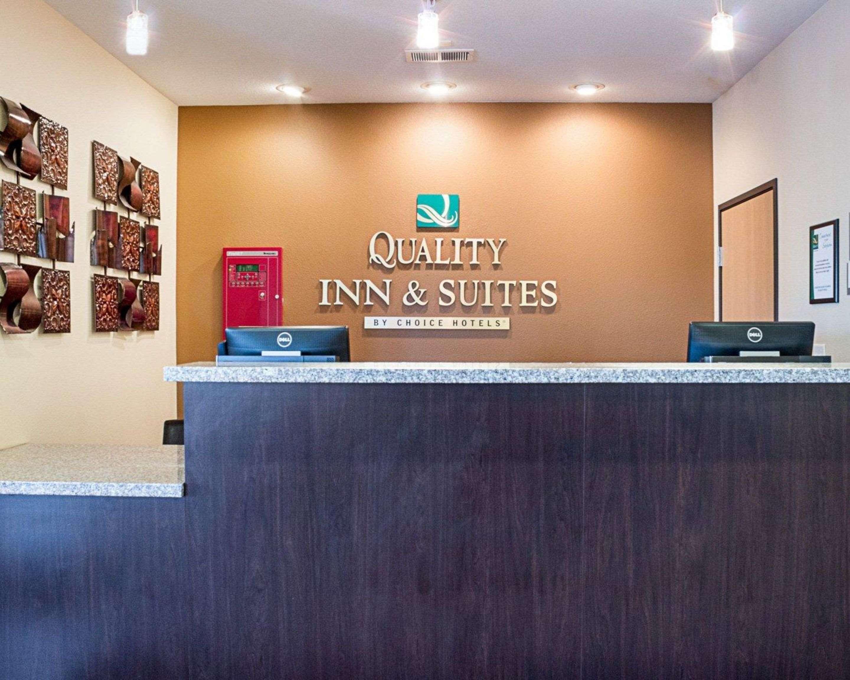 Quality Inn & Suites Minot Ngoại thất bức ảnh