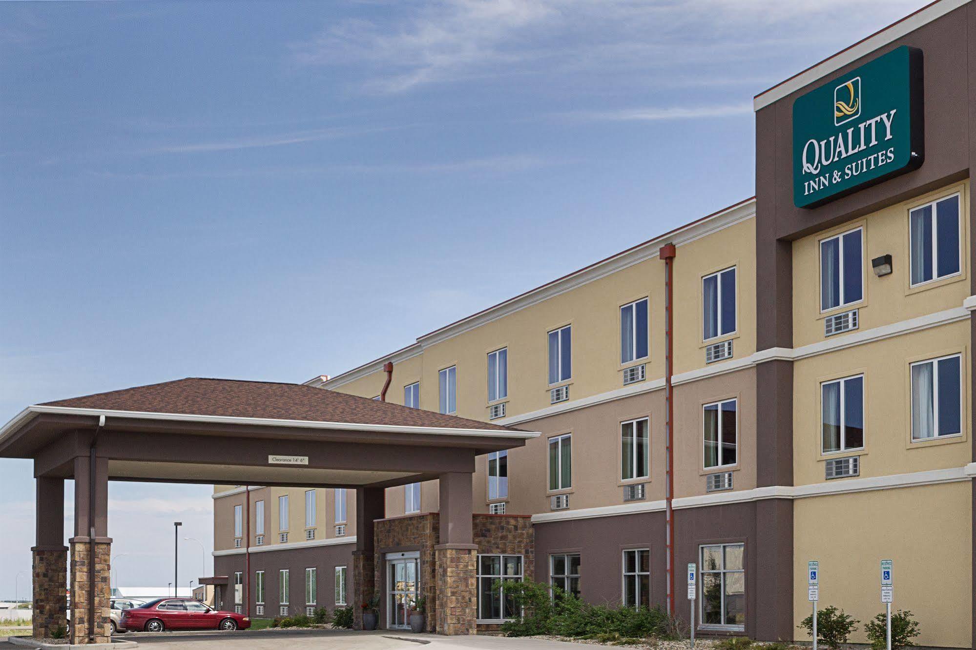Quality Inn & Suites Minot Ngoại thất bức ảnh