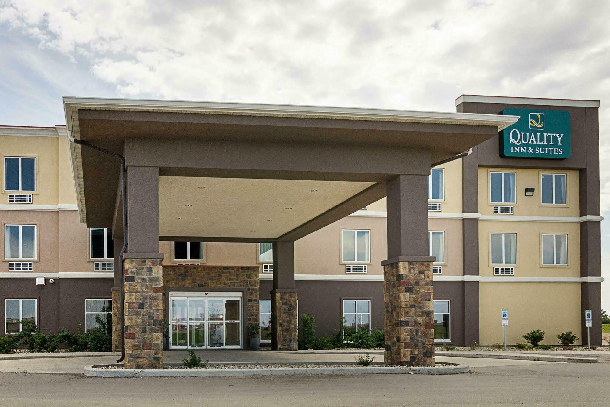 Quality Inn & Suites Minot Ngoại thất bức ảnh
