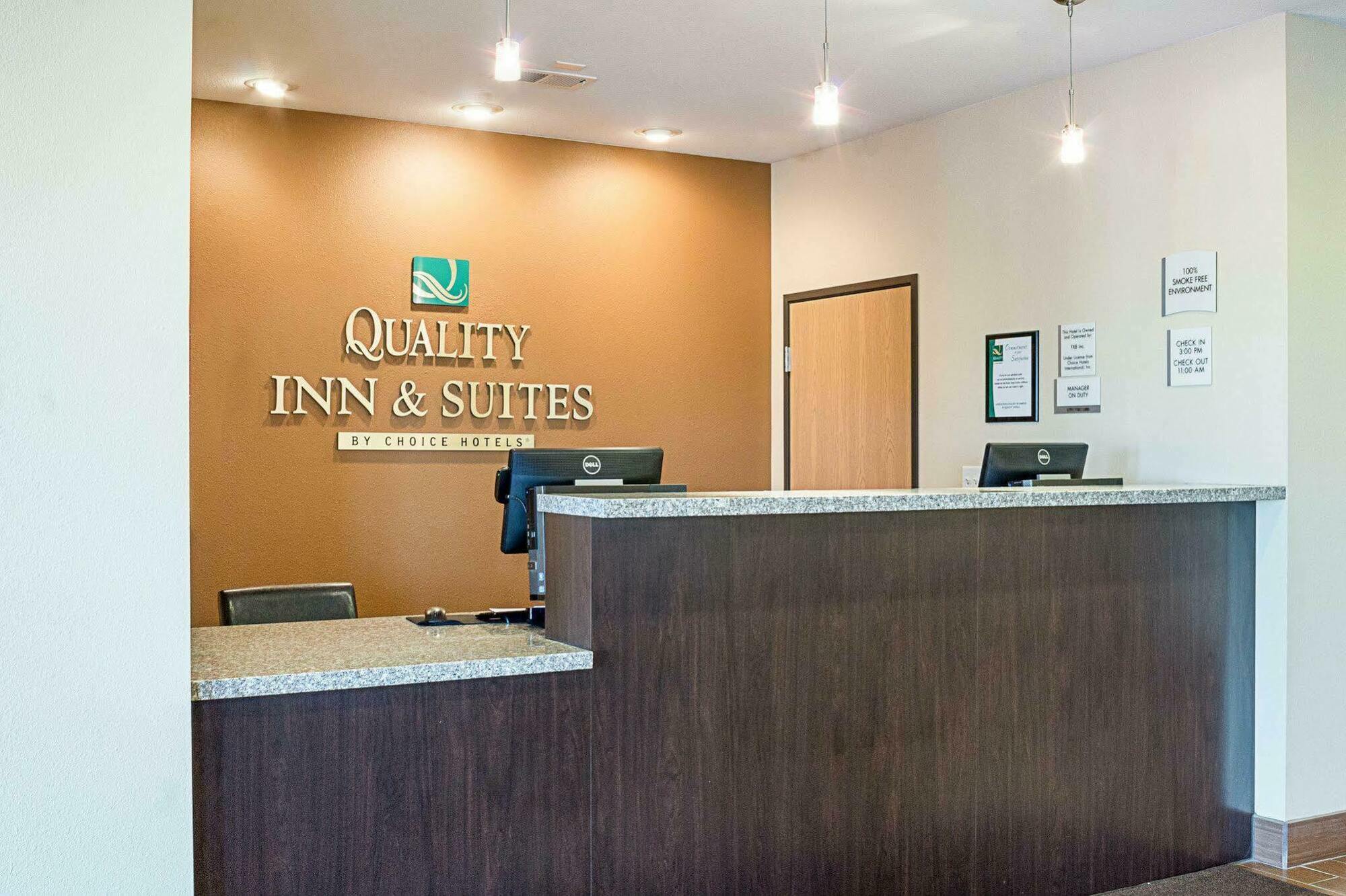 Quality Inn & Suites Minot Ngoại thất bức ảnh