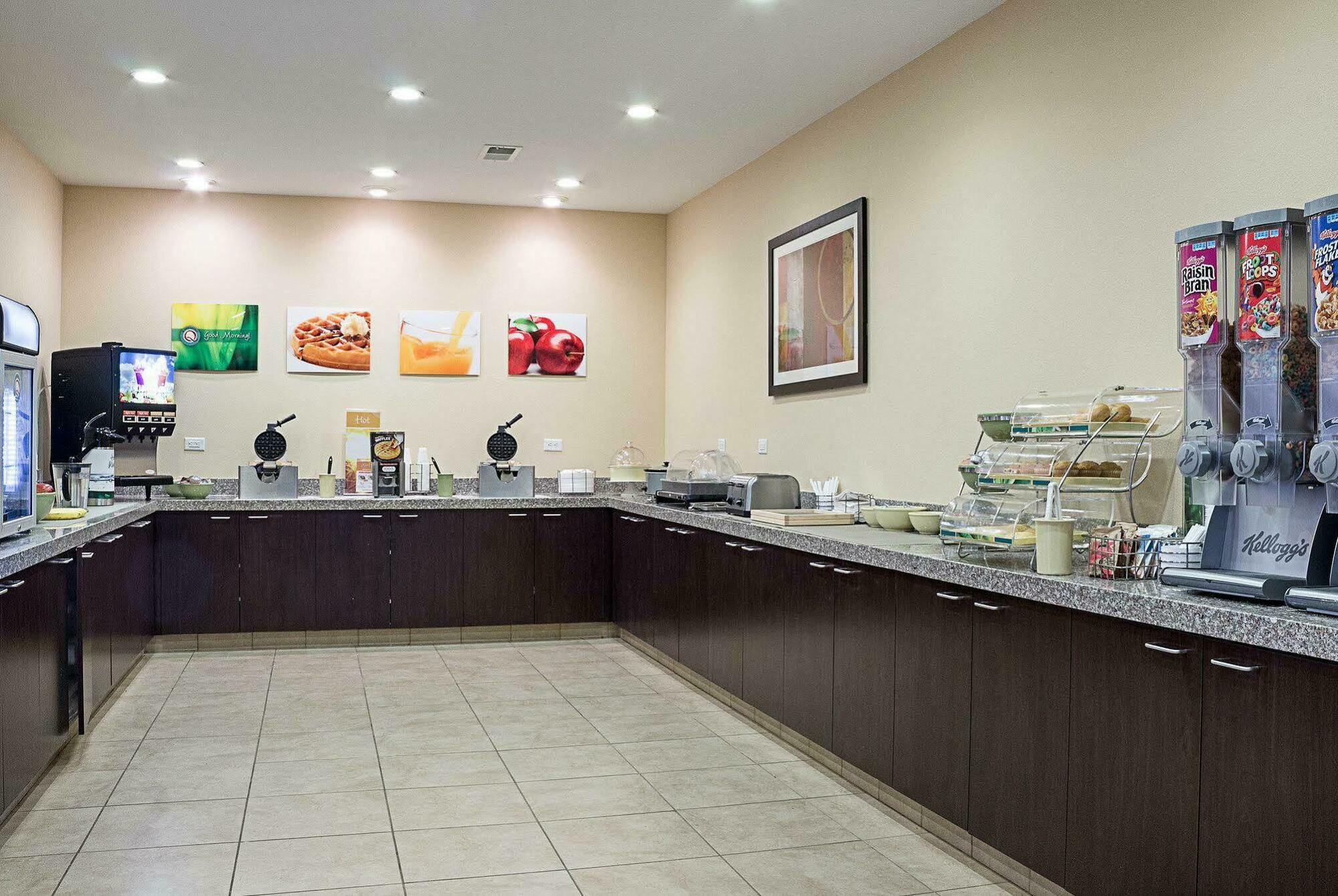 Quality Inn & Suites Minot Ngoại thất bức ảnh