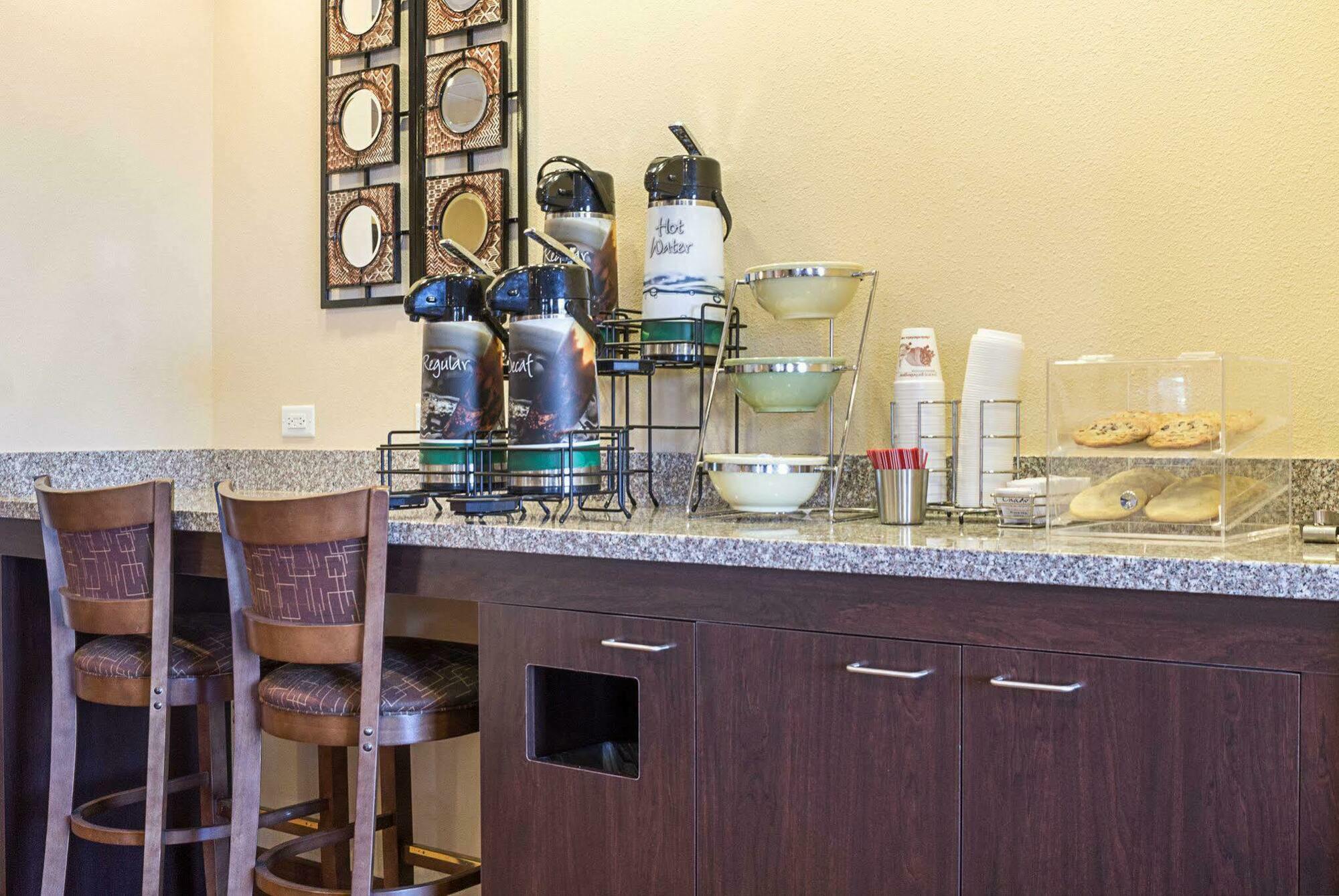 Quality Inn & Suites Minot Ngoại thất bức ảnh